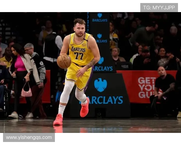 东契奇首节表现轻松自如7投4中斩获13分2板3助1断1帽展现全能实力